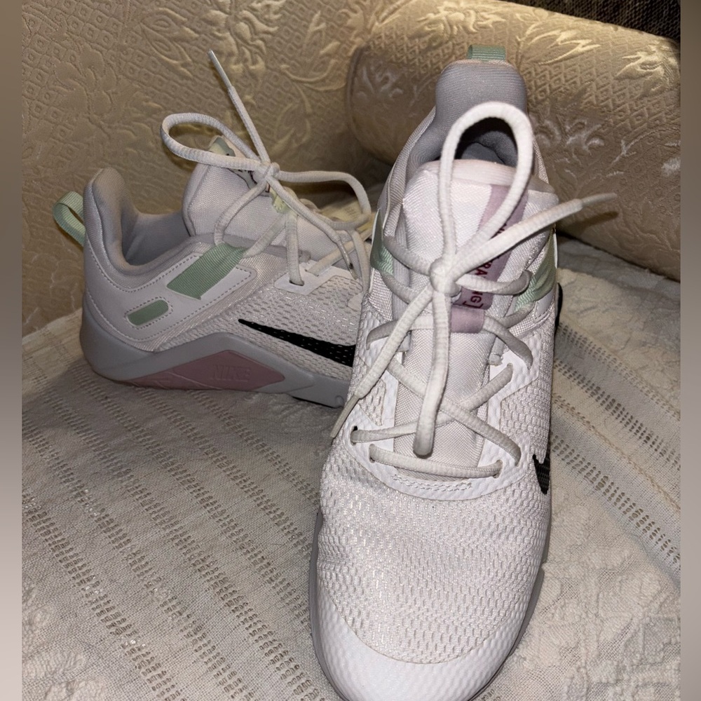 Nike Women's Legend Essential White/Pink Running Shoes CD0212-100 Size 10
